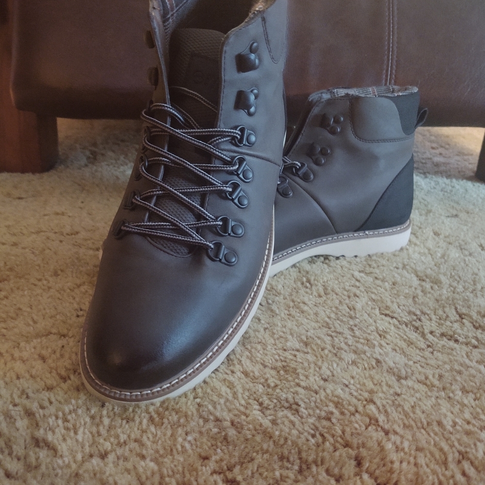Men's Magellan Boots Size 10.5